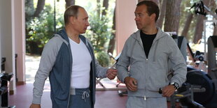 Präsident Wladimir Putin (l.) und Regierungschef Dmitri Medwedjew.