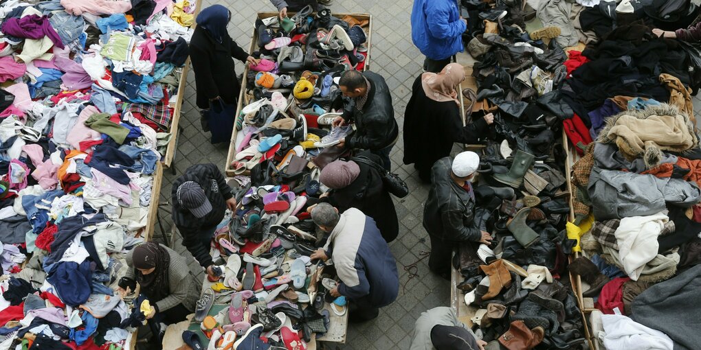 Ein Second-Hand Markt für Bekleidung in Halfaouine, Tunis