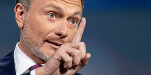 Lindner mit Zeigefinger