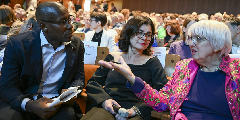 vlnr am Mittwoch in Berlin: Joe Chialo, Lavinia Frey und Claudia Roth