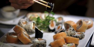 Sushi auf einem Teller