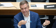 Das Bild zeigt Finanzsenator Stefan Evers (CDU) im Abgeordnetenhaus