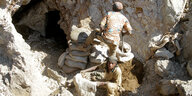 Handwerkliche Bergleute arbeiten in Tilwezembe, einer ehemaligen industriellen Kupfer-Kobalt-Mine außerhalb von Kolwezi, der Hauptstadt der Provinz Lualaba im Süden der Demokratischen Republik Kongo