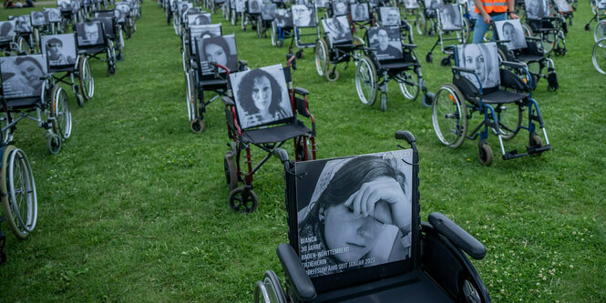 Protestaktion mit Rollstühlen.