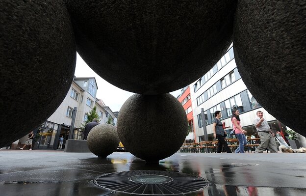 Betonkugeln in einer Einkaufsstraße
