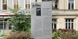 Die neue Gedenkstele für Lotte Hahm