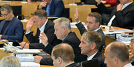 Abgeordnete von CDU und AfD sitzen im Plenarsaal in Erfurt in Thüringen