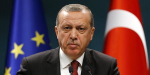Präsident Erdogan auf einem Rednerpult
