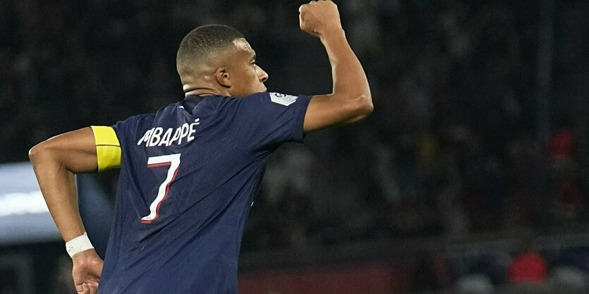 Kylian Mbappé ballt die Fäuste beim Torjubel