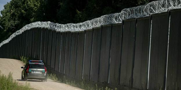 Polnische Grenze mit Zaun