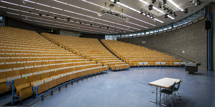 Ein leerer Hörsaal