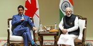 Premierminister Trudeau und Premierminister Modi reichen sich die Hände.
