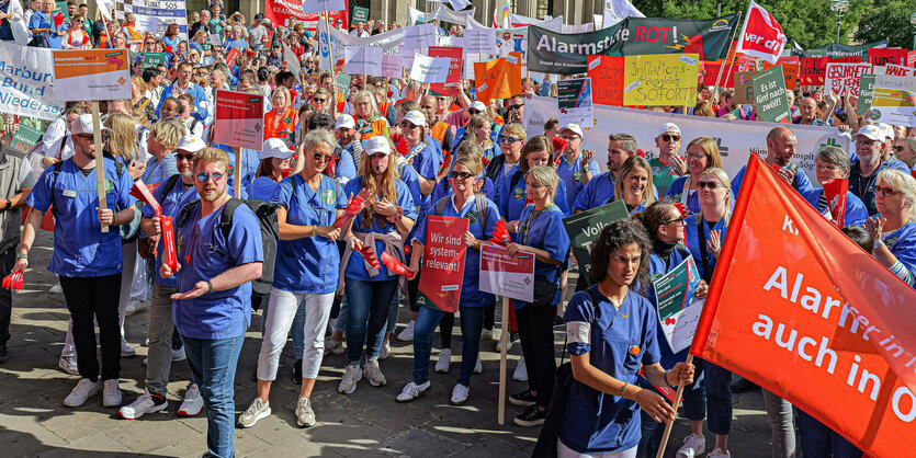 Eine protestierende Menschenmenge