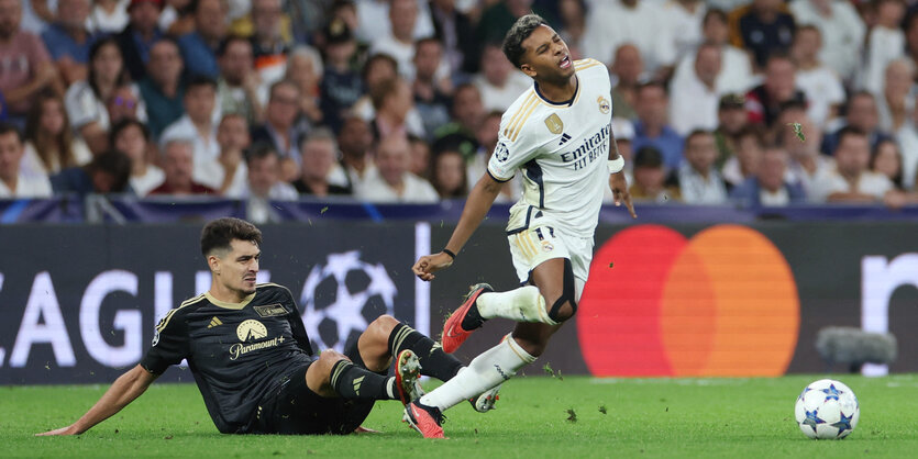 Real Madrids Rodrygo im Zweikampf mit Unions Diogo Leute