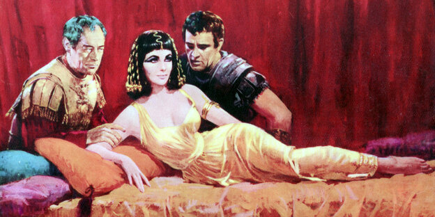 Liz Taylor als Cleopatra, Rex Harrison als Julius Caesar und Richard Burton als Marc Antony
