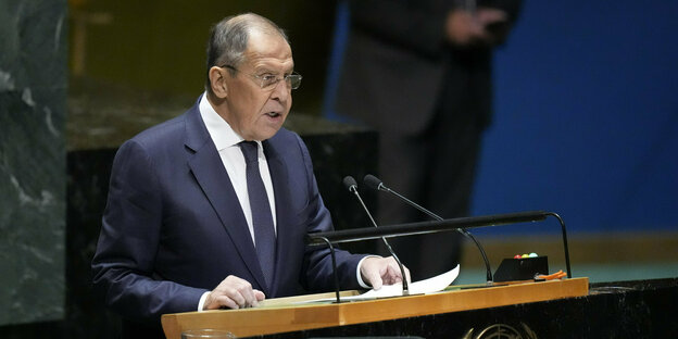 Der russische Außenminister Lawrow am Redepult der Vereinten Nationen