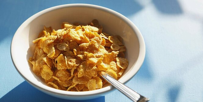 Eine Schüssel mit Cornflakes