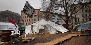 Zelte auf den Oranienplatz in Berlin-Kreuzberg