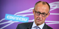 Der CDU-Vorsitzende Friedrich Merz, der auch Vorsitzender der CDU/CSU-Bundestagsfraktion ist, äußert sich vor der Sitzung der Bundestagsfraktion der Union im Deutschen Bundestag
