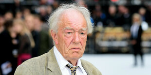 Michael Gambon, Schauspieler aus Großbritaannien sschaut etwas mürrisch