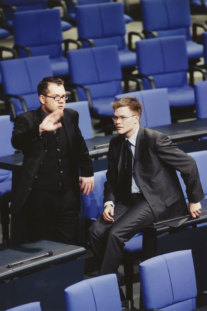 Michael Roth und Carsten Schneider im deutschen Bundestag, altes Foto aus dem Jahr 2000