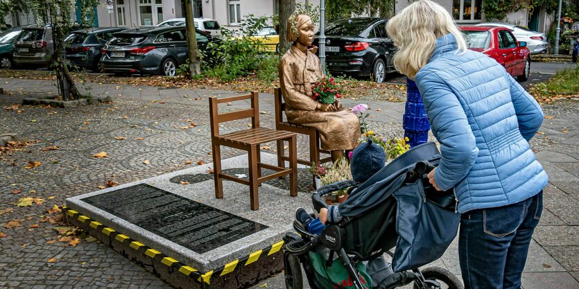 Denkmal zur Erinnerung an die „Trostfrauen“ auf dem Unionsplatz im Ortsteil Moabit