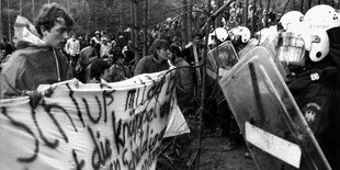 Konfrontation Protestierende und Polizei