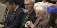 Jaroslaw Hunka sitzend im kanadischen Parlament