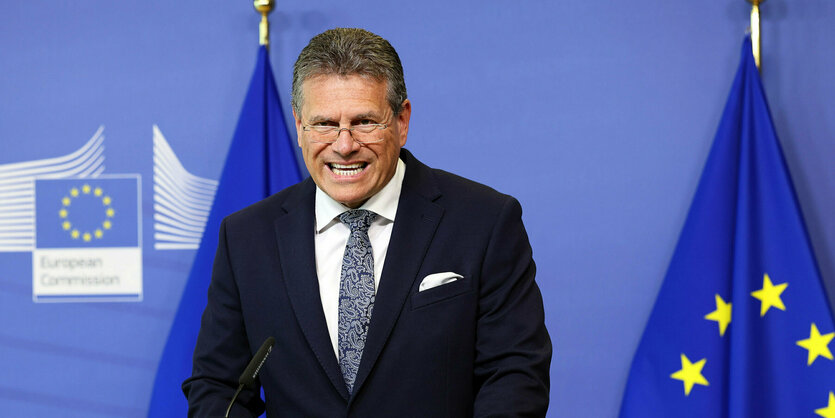 Maros Sefcovic bei einer Pressekonferenz.