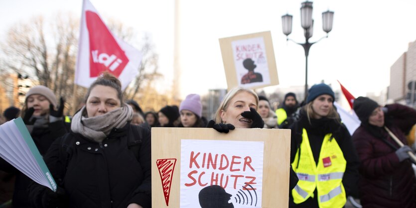 Protestkundgebung gegen die Situation im Jugendhilfesystem