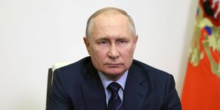 Präsident Putin schaut grimmig.