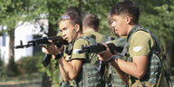 Wolgograd im August 2023: Jugendliche mit Knarren beim patriotischen Manöver "Zarnitsa 2.0"
