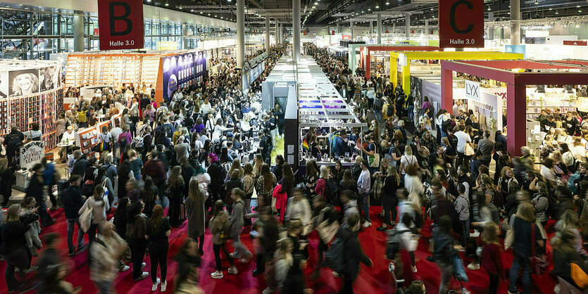 Blick in ein Halle der Frankfurter Buchmesse.