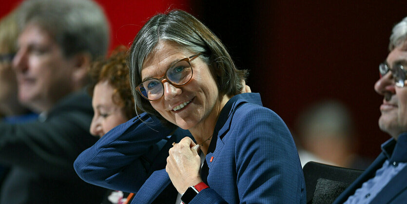 Christiane Benner (mittig) neben ihrem Vorgänger Jörg Hofmann (rechts)