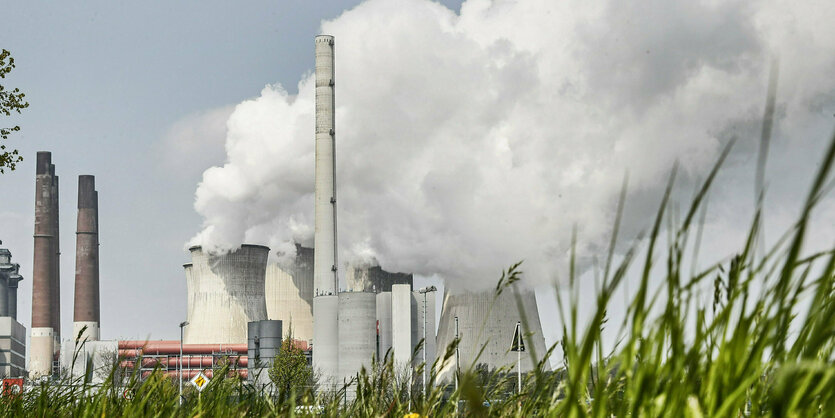 Das RWE-Kraftwerk Neurath in Nordrhein-Westfalen