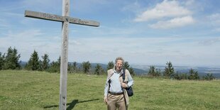 Hans-Georg Maaßen auf einer Wiese