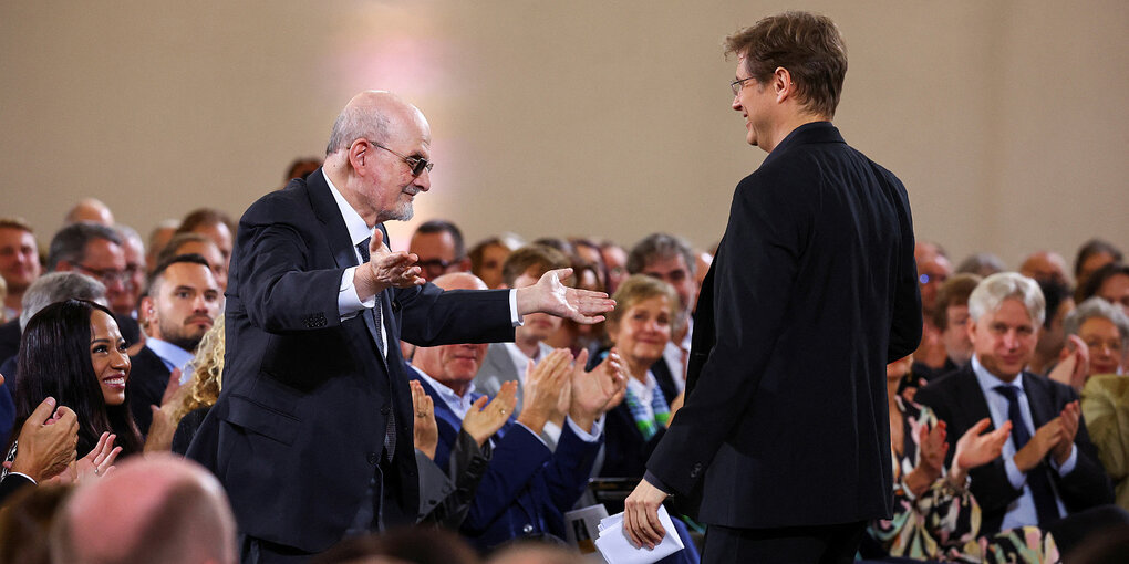 Salman Rushdie und Daniel Kehlmann in der Paulskirche in Frankfurt