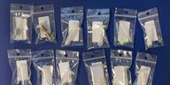 12 kleine Plastikpäckchen mit verschiedenen Drogen, die getestet wurden