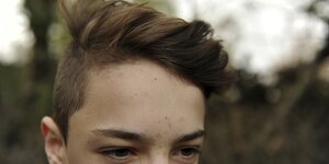 Ein Teenager, Detailaufnahme seines Gesichts