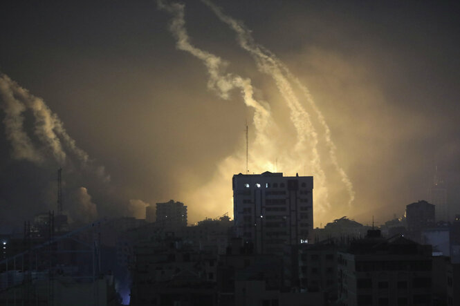 Raketen schlagen in Gaza-Stadt in der Nacht ein