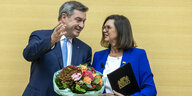 Bayerns Ministerpräsident Markus Söder im Landtag mit Parlamentspräsidentin Ilse Aigner