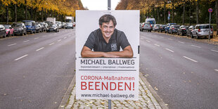 Ein Plakat mit dem Portrait von Michael Ballweg