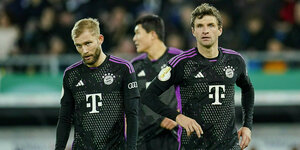 Drei Bayern-Spieler mit ratlosen Gesichtern nach Abpfiff