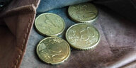 Eine Geldbörse mit wenigen Cent-Stücken drin
