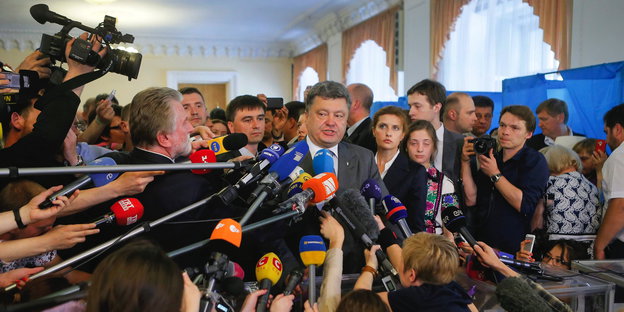 Petro Poroschenko vor der Presse