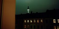 Berlin, Nacht, Haus und Fernsehturm