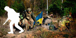 Bildmontage mit Soldaten.