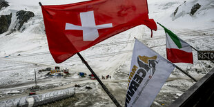 Bauarbeiten an der Weltcupskipiste am Matterhorn