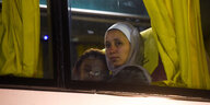 Palästinensin im Bus Richtung Rafah