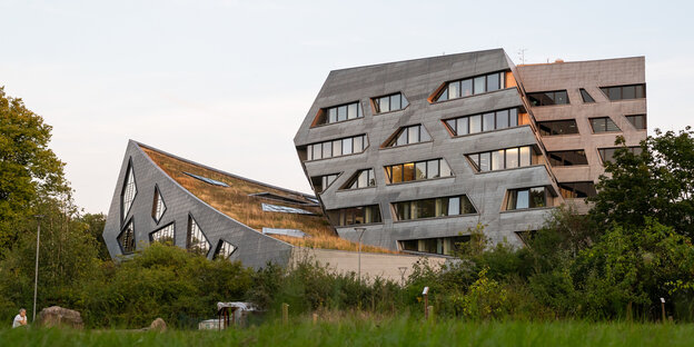 Der Libeskind-Bau, das spektakuläre Zentralgebäude der Uni Lüneburg